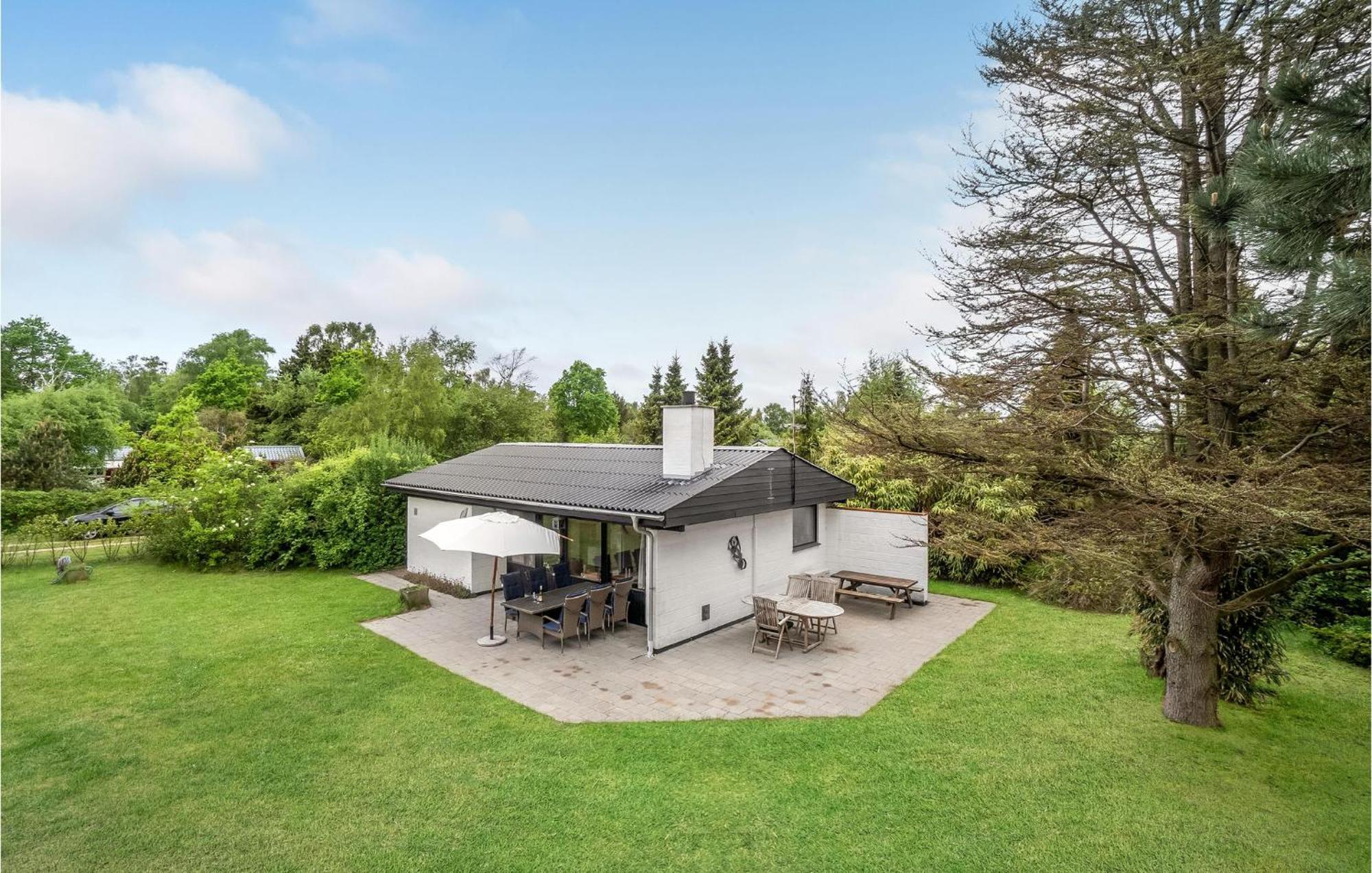 Amazing Home In Kalundborg With Kitchen Exterior photo